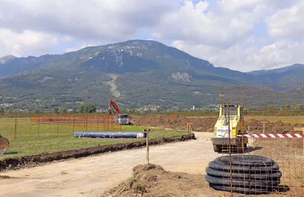 Gradijo ploščad za helikopterje