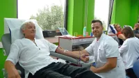 Vojteh Dovč je že 160-krat daroval kri. V Istri in daleč naokrog mu 
ni para. Sam pa, med smehom,  pravi, da so brez konkurence 
kranjske klobase, ki jih dobijo krvodajalci.
