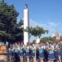 Prva slovenska vinska fontana v nesporni prestolnici Dežele refoška