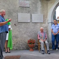 S ploščama Jožetu in Stanotu Lavrenčiču so se v Kosoveljah 
poklonili delu očeta in sina, ki sta zaznamovala okolje, v katerem 
sta živela.