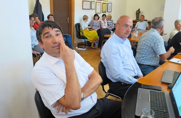Direktor Komunale Beno Fekonja (levo) se je na svetu občine znašel v neprijetnem položaju, ker je 
s kratkoročnim posojilom družbi zagotovil nemoteno delo.