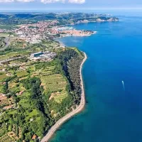 Pogled na obalno cesto med Koprom in Izolo. 