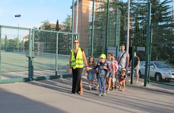 Lejla Bratić do šole vsak dan pospremi sedem šolarjev.