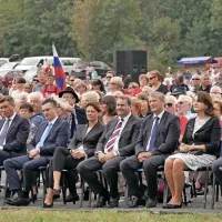 Z dvignjeno glavo v nov dan tudi danes