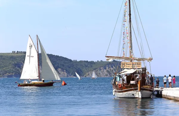 Med turističnimi prireditvami, povezanimi s pomorsko tradicijo, je 
tudi regata starih bark, ki bo v Izoli ta konec tedna.