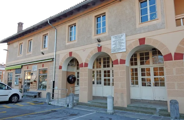 Obnova dvorane zadružnega doma v Komnu bo počakala do 
prihodnjega leta, saj še niso pridobili gradbenega dovoljenja.