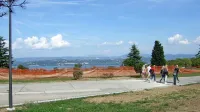 Po gradnji bo ta prehod ob heliportu možen le, ko helikopter ne bo 
pristajal ali vzletal. 