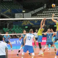 Odbojkar slovenskega rodu Cristian Poglajen (6) je rojakom 
povzročal velike preglavice.