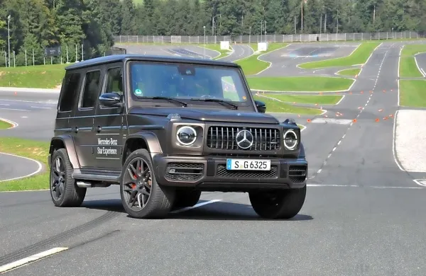 Oblika vozila kaže, da je Robertu Lešniku  ponovno uspelo. 