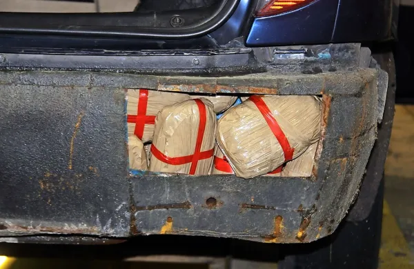 Obsojeni  Hrvat je deloval kot kurir, trikrat naj bi vozil konopljo, 
zaradi česar je bil obsojen tudi v domovini. 