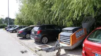 Gradbeni stroji na zasilnem parkirišču so za zdaj ob Vojkovi edino 
znamenje novih lastnikov. 