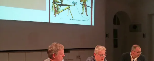 Dr. Vojko Pavlin (prvi levo) in dr. Miha Kosi sta svoje ugotovitve nedavno 
predstavila v Ljubljani. Dogodek, ki se ga je udeležilo pretežno strokovno 
občinstvo, je povezoval dr. Peter Štih.