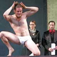 Hamleta bo upodobil Klemen Janežič (v ospredju), Tina Gunzek bo 
njegova mama  Gertruda, Jan Bučar pa  stric, kralj Klavdij.