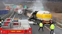 Po trku in požaru je bila avtocesta še ves dan popolnoma 
zaprta. 