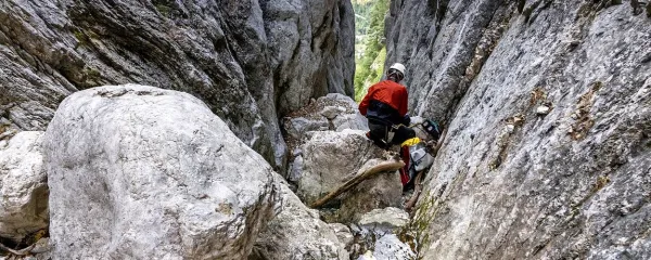 Soteska slapov in najglobljih korit