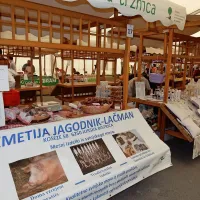 Bistriška kmetijska tržnica v znamenju jabolk in žganjekuhe