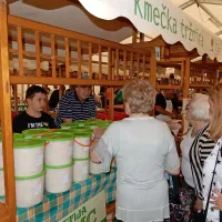 Bistriška kmetijska tržnica v znamenju jabolk in žganjekuhe