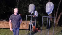 Damijan Kracina  je obeležje zasnoval kot Feo Ambisont in Feo 
umetnik. 
