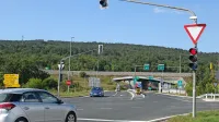 Semaforizirano križišče na izhodu z avtoceste na Kozini naj bi se v 
prihodnjih nekaj mesecih spremenilo v krožišče. 