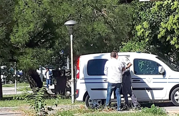 Pravosodna policista sta Italijana   odpeljala v pripor, v katerem  je že od aprila dalje.