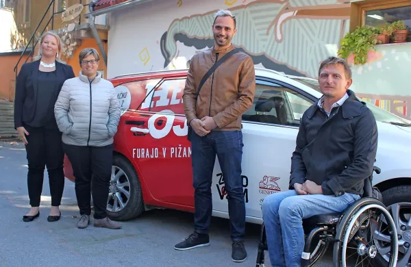 O  akciji Heroji furajo v pižamah so spregovorili (z leve): Maja Rošer, 
Ana Širca, Grega Premrl in David Razboršek.