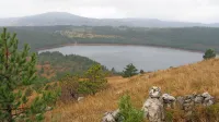 Petelinjsko jezero, eno od Pivških presihajočih jezer, želijo v 
sklopu Klasičnega krasa vpisati na Unescov seznam svetovne 
dediščine. 