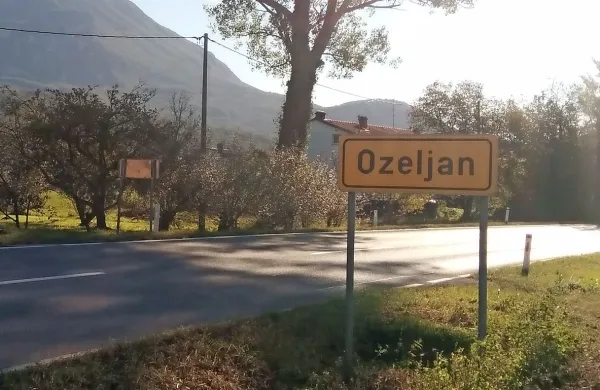 V Ozeljanu se  je 31. avgusta zjutraj pred eno od hiš dogajala prava drama, najhujše pa so preprečili 
svojci vpletenih žensk.