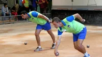  Slovenska balinarska reprezentanca se z velikih tekmovanj že 
vrsto let vrača z bogatim izkupičkom, na fotoografiji z EP v Kopru 
sta Jure Kozjek in Dejan Tonejc.