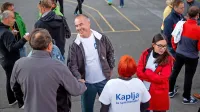 Damijan Kapelj, podjetnik in športnik, je kandidaturo najavil v 
svojem slogu - na košarkarskem igrišču, kjer je odigral turnir trojk 
in se srečal z zainteresiranimi občani. 
