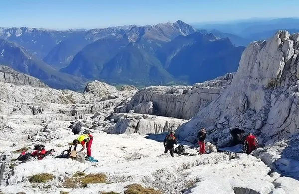 Srčni jamarski reševalci in tudi reševalke so vsega zaupanja vredni  
in strokovni, ko je treba   za pomoč kolegom v stiski.