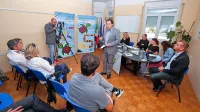 Uporabljajmo  nakupovalne vrečke iz blaga, papirnat pribor za piknike in  reciklirano plastiko, so svetovali na okrogli mizi.   