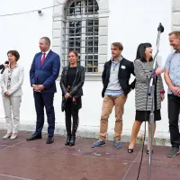 Sprejem brucev Univerze na Primorskem na koprskem Titovem 
trgu