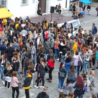 Sprejem brucev Univerze na Primorskem na koprskem Titovem 
trgu