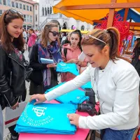 Sprejem brucev Univerze na Primorskem na koprskem Titovem 
trgu