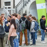 Sprejem brucev Univerze na Primorskem na koprskem Titovem 
trgu