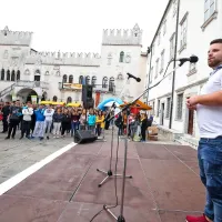 Sprejem brucev Univerze na Primorskem na koprskem Titovem 
trgu