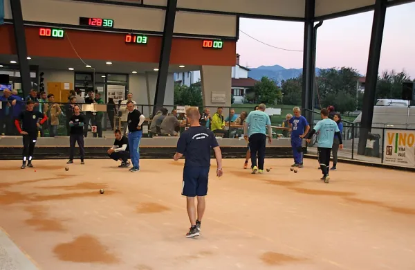 Za živahen utrip v vaškem jedru so s tradicionalnim balinarskim 
maratonom poskrbeli v Balinarskem klubu  Cesta.