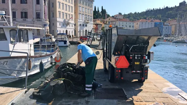 Piranski mandrač so očistili za sedem kubičnih metrov odpadkov. 