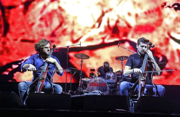 Duo 2Cellos med nastopom v Kopru, 28. junija letos.