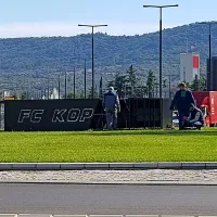 Delavci koprske Marjetice so včeraj začeli nameščati podstavek za 
praznično konstrukcijo na krožišču pri stadionu. 