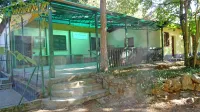 Objekt pri balinišču je Dom upokojencev Sežana legaliziral in bi ga 
brezplačno oddal občini, ki bi ga obnovila, v njem pa bi zaživel 
večgeneracijski center. 