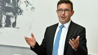 Komisija za nadzor javnih financ je priporočila računskemu 
sodišču, naj opravi izredno revizijo podeljevanja testnih frekvenc 
5G