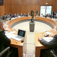 Komisija DZ za nadzor javnih financ je ob primeru BTC in nekdanjega ministra Borisa Koprivnikarja danes 
priporočila računskemu sodišču, naj opravi izredno revizijo podeljevanja testnih frekvenc za tehnologijo 5G.