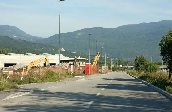 V  poslovni coni V Talih že gradijo nove   proizvodne hale.  