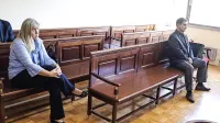  Robert Časar je včeraj vztrajal, da ni storil kaznivega dejanja, Irena 
Andrejašič Troha pa se  ni zagovarjala. 