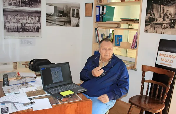 Za izdajo zbornika je “krivo” Rezbarsko, intarzijsko in restavratorsko društvo Solkan, ki mu predseduje Jožko Markič.