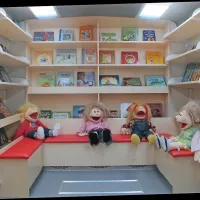Notranjost novega, skoraj 299.000 evrov vrednega bibliobusa