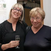 Dialektologinja dr. Suzana Todorović, ki  je pregledala narečno 
besedišče v knjigi, in istrska pesnica Alferija Bržan. 