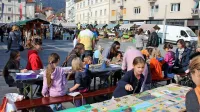 Delavnica poslikave panjskih končnic in izdelave sveč iz čebeljega 
voska, je pritegnila precej otrok.