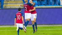 Veselje Norvežanov ob edinem zadetku, ki ga je dosegel Ole 
Selnaess (št. 18)